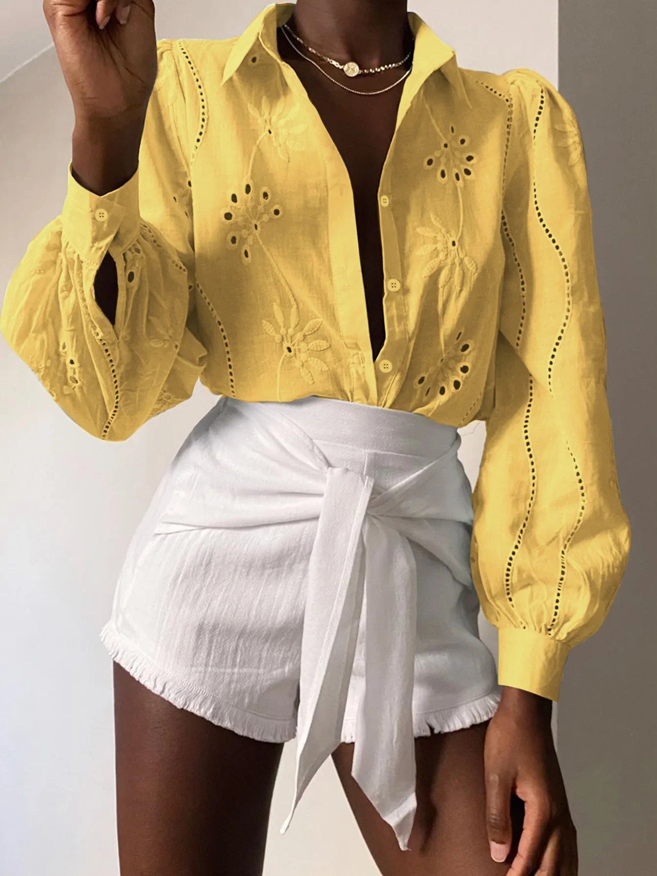 Blouse broderie anglaise femme manches longues col chemise boutonnée coupe ample