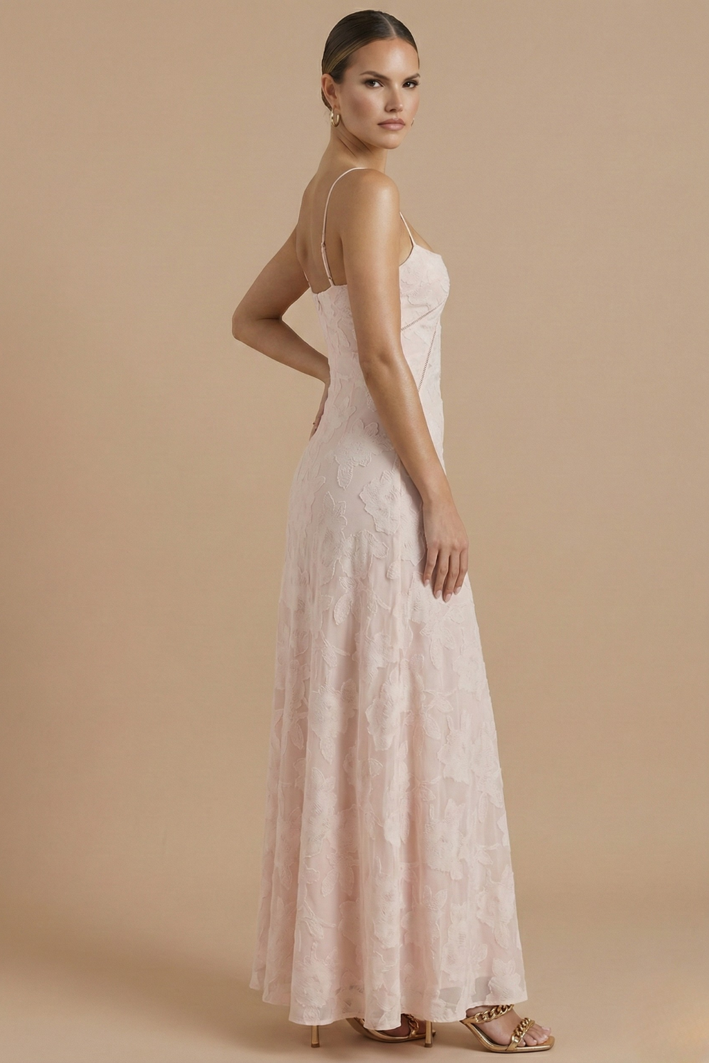 Robe longue femme à fleurs bretelles fines col cœur coupe fluide élégante