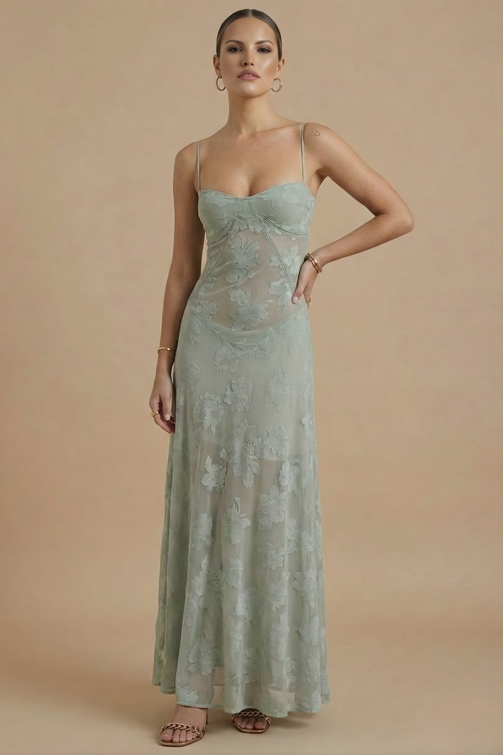 Robe longue femme à fleurs bretelles fines col cœur coupe fluide élégante