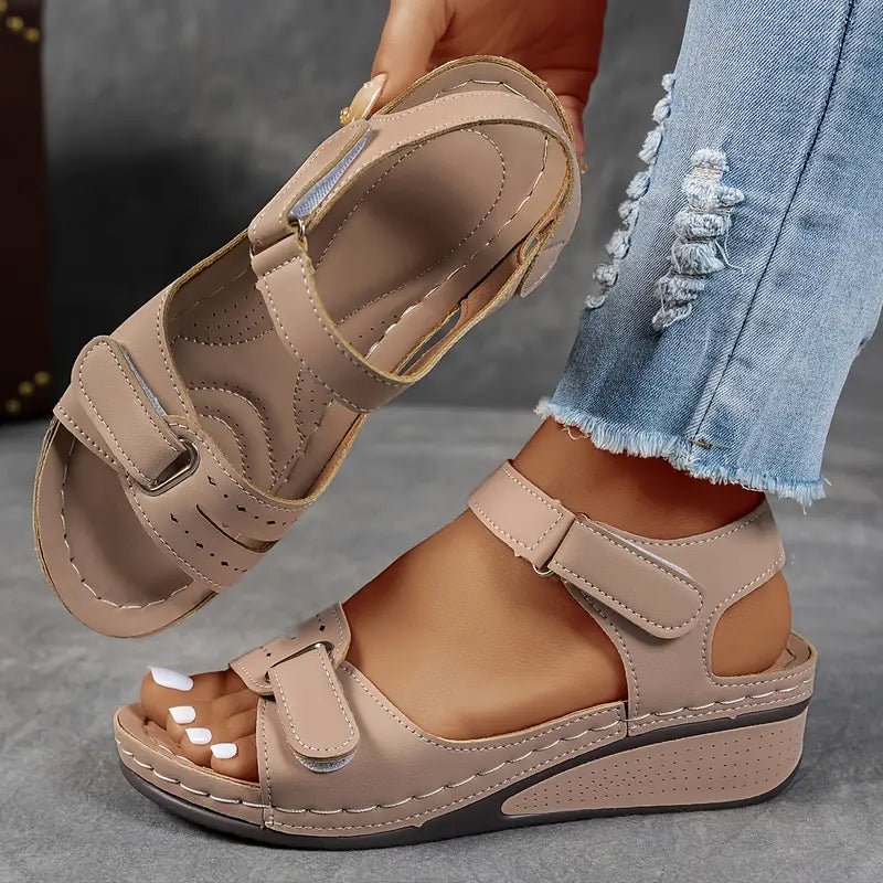 Sandales femme compensées confort brides réglables semelle ergonomique été