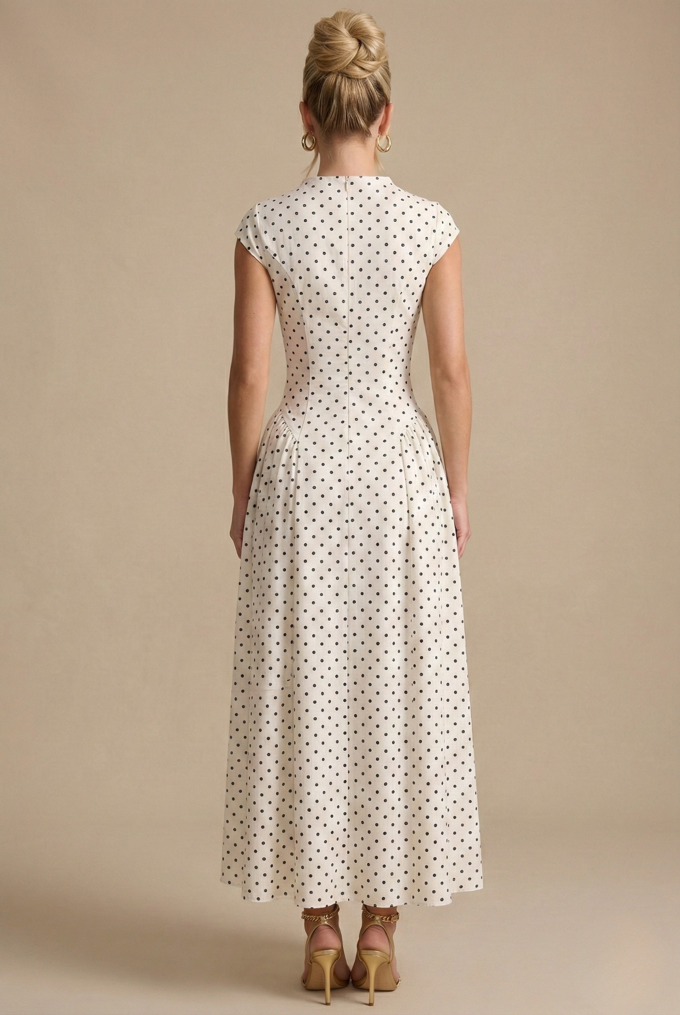 Robe longue femme à pois col montant manches courtes coupe cintrée élégante