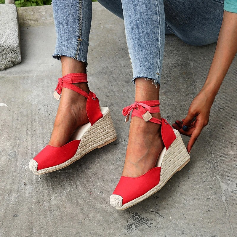 Sandales compensées femme à lacets style espadrille pour été et vacances