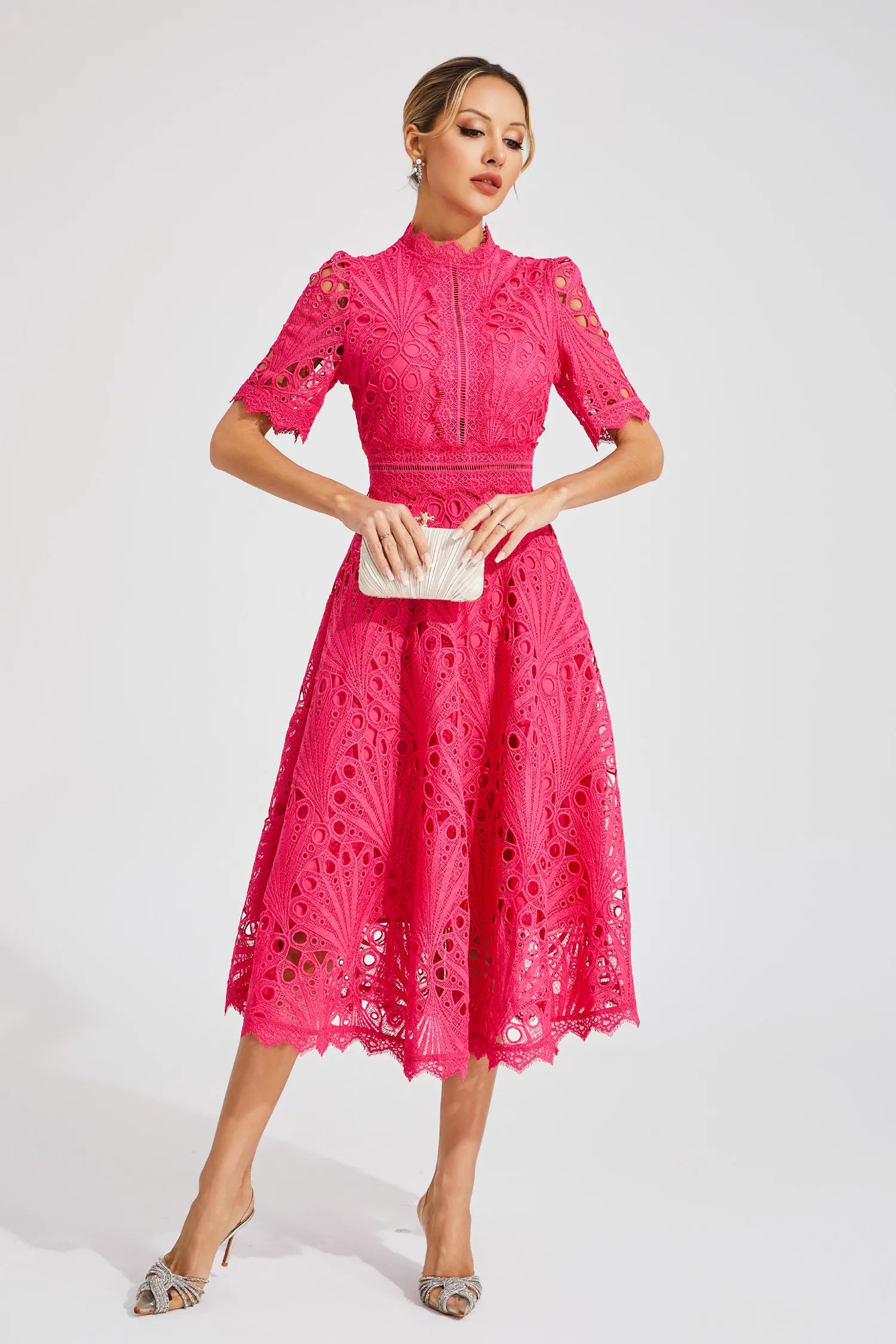 Robe midi dentelle femme manches courtes col montant coupe évasée élégante