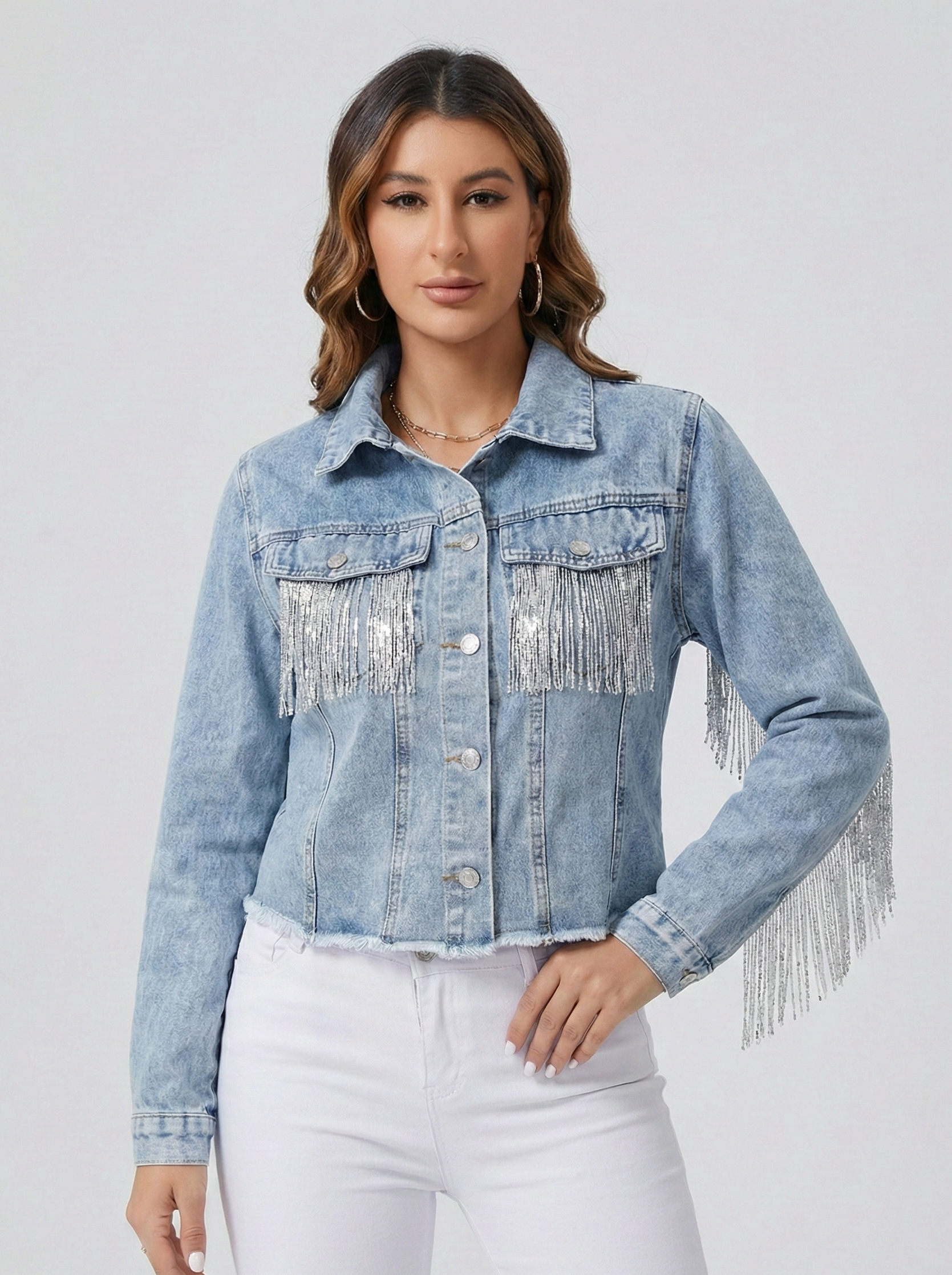 Veste en jean femme courte avec franges manches longues coupe ajustée boutonnée