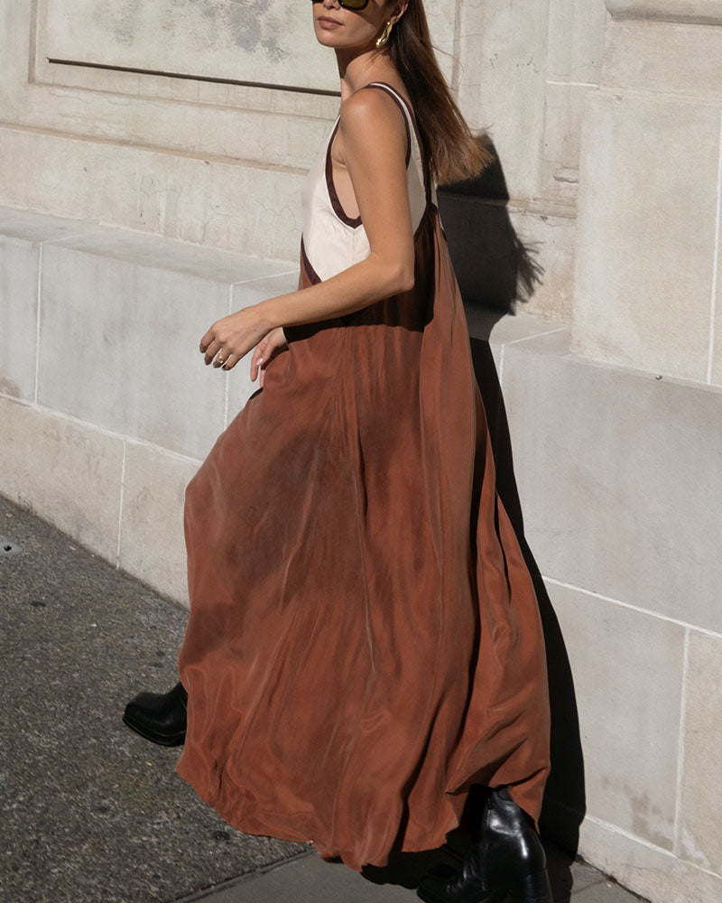 Robe longue femme satinée à bretelles avec col V et détails contrastés