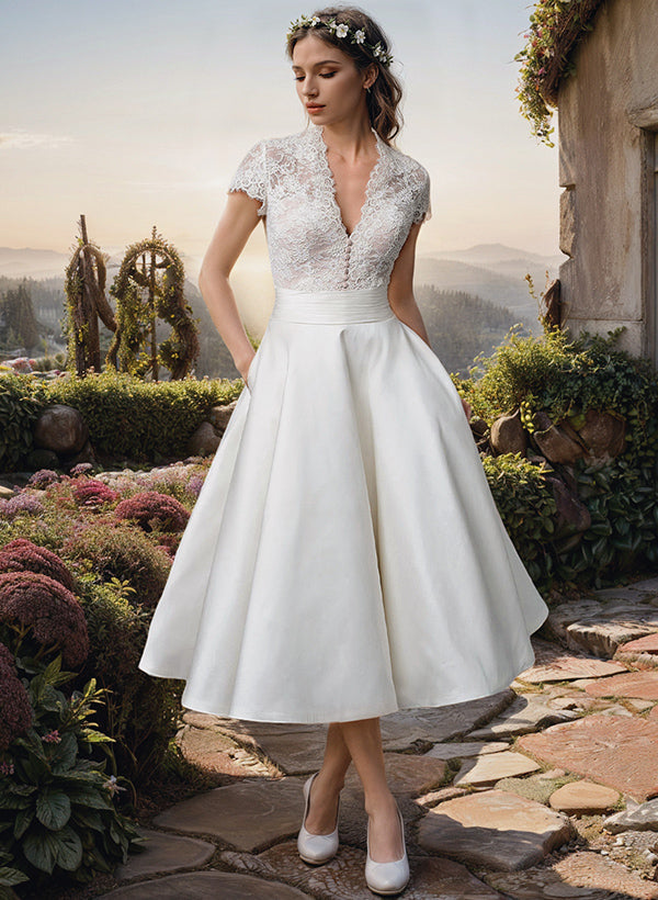 Robe de mariée midi dentelle col V manches courtes évasée