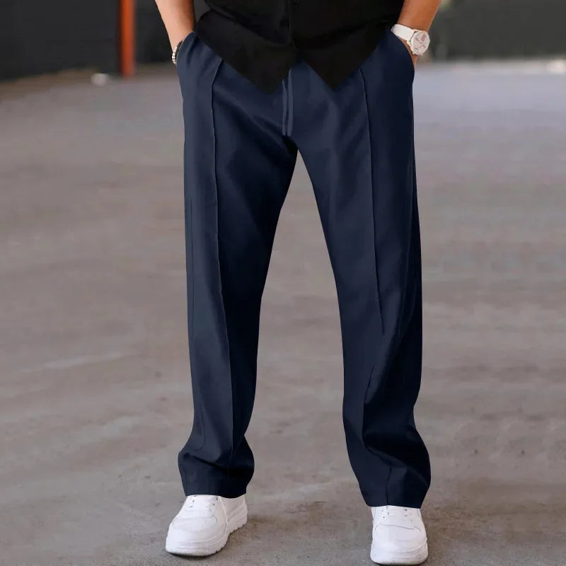 Pantalon homme coupe ample style costume avec cordon de serrage et plis marqués