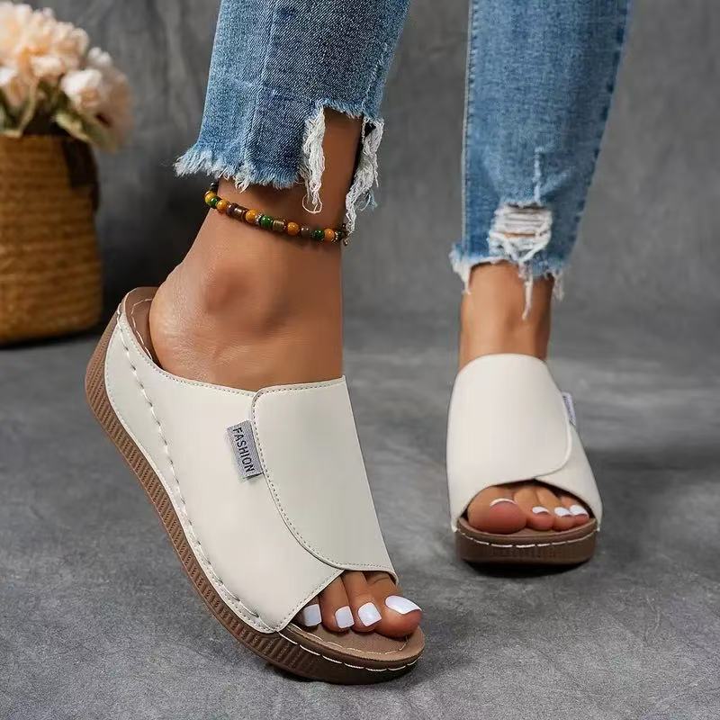 Mules compensées femme à enfiler avec bout ouvert et semelle confort
