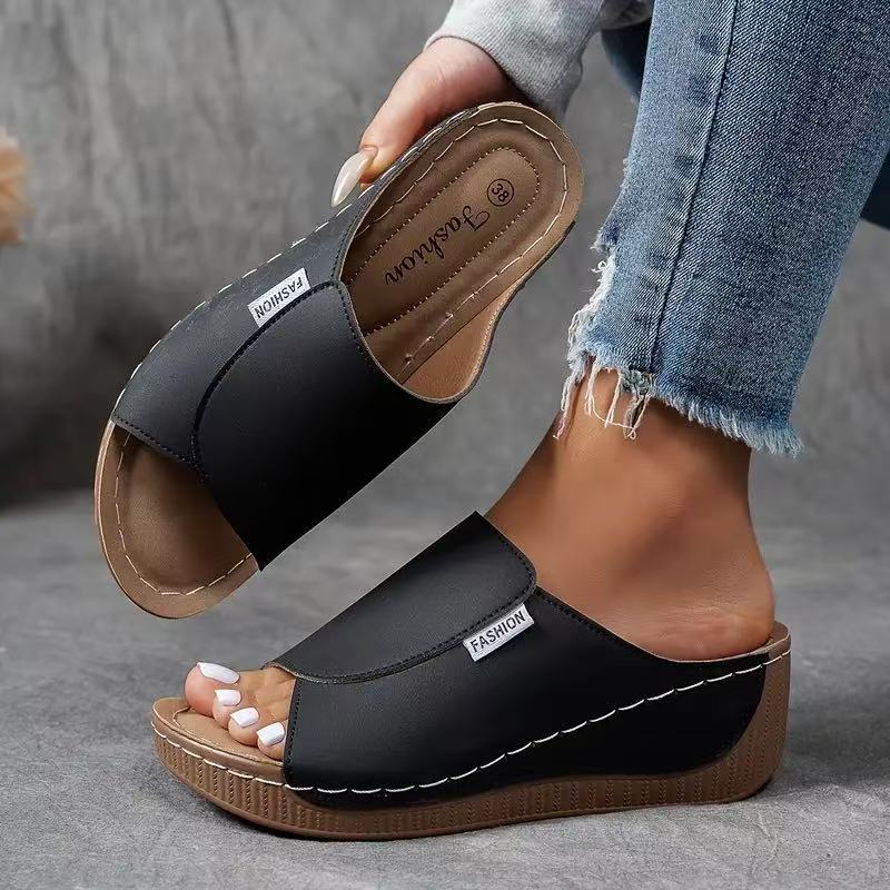 Mules compensées femme à enfiler avec bout ouvert et semelle confort