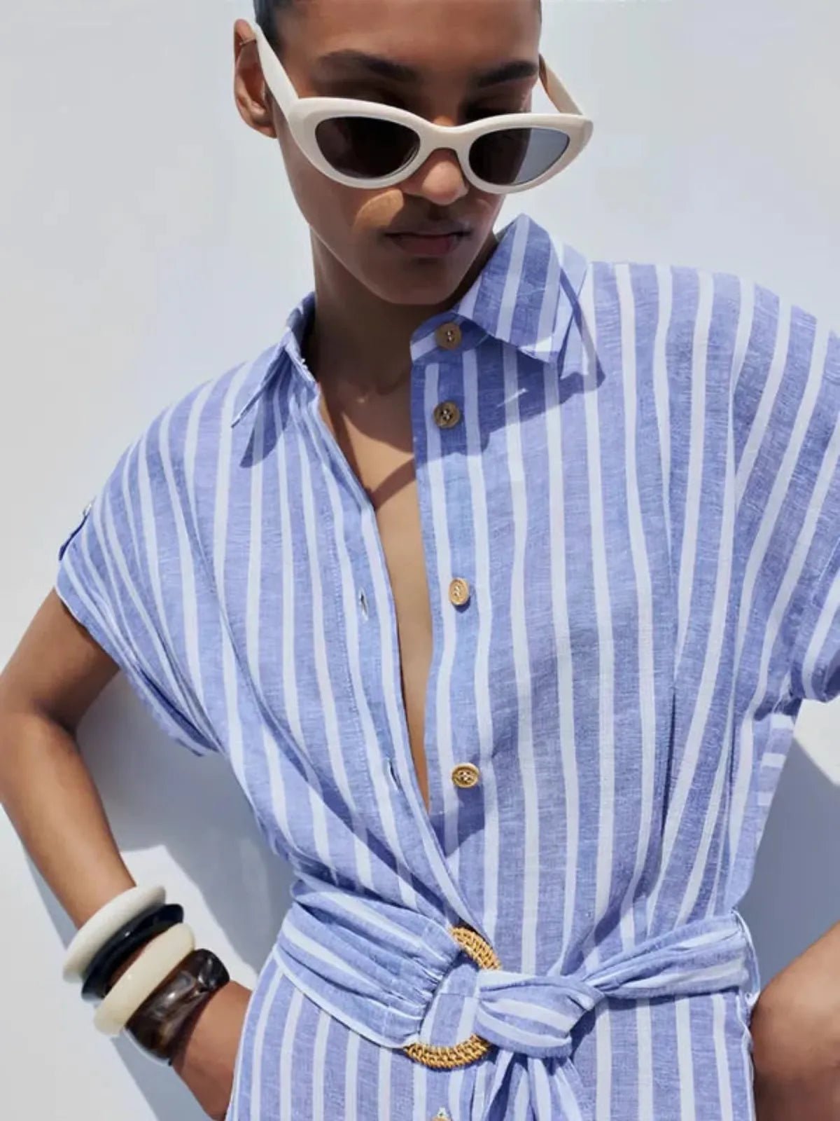 Robe chemise femme rayée ceinture nouée manches courtes longueur midi