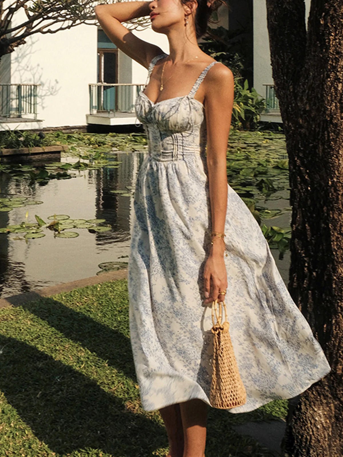 Robe midi femme imprimé floral bretelles fines taille smockée boutonnée devant