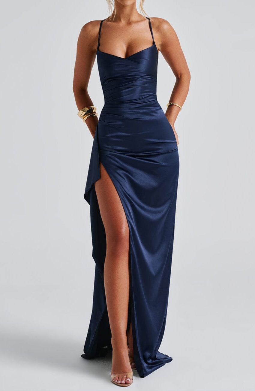 Robe invitée mariage longue satin femme fines bretelles fente haute drapée