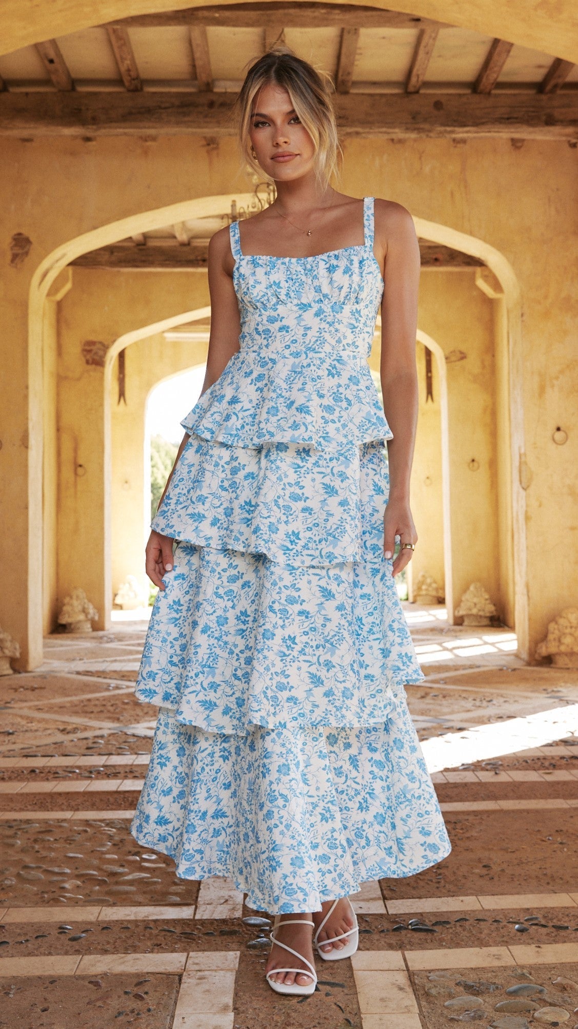 Robe longue femme invitée mariage à fleurs col carré à volants