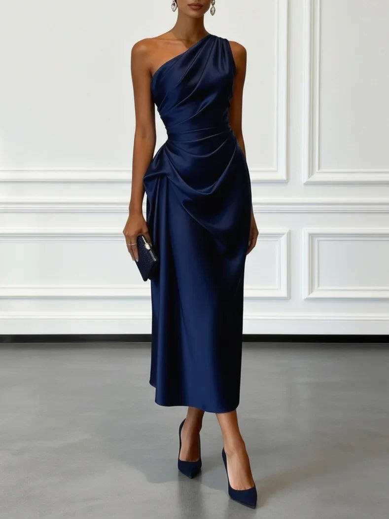 Robe satin midi une épaule drapée soirée