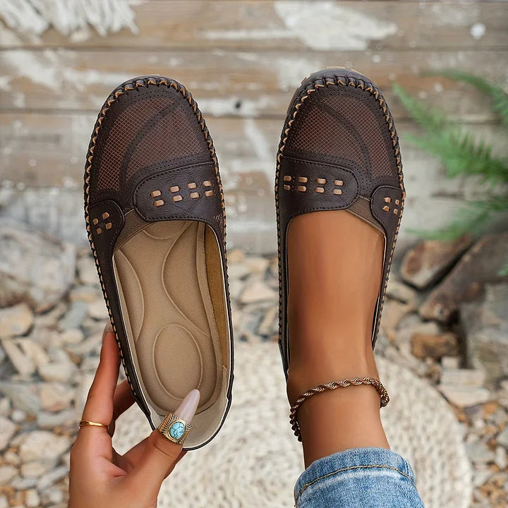Mocassins femme perforés à enfiler avec semelle confort et bout carré