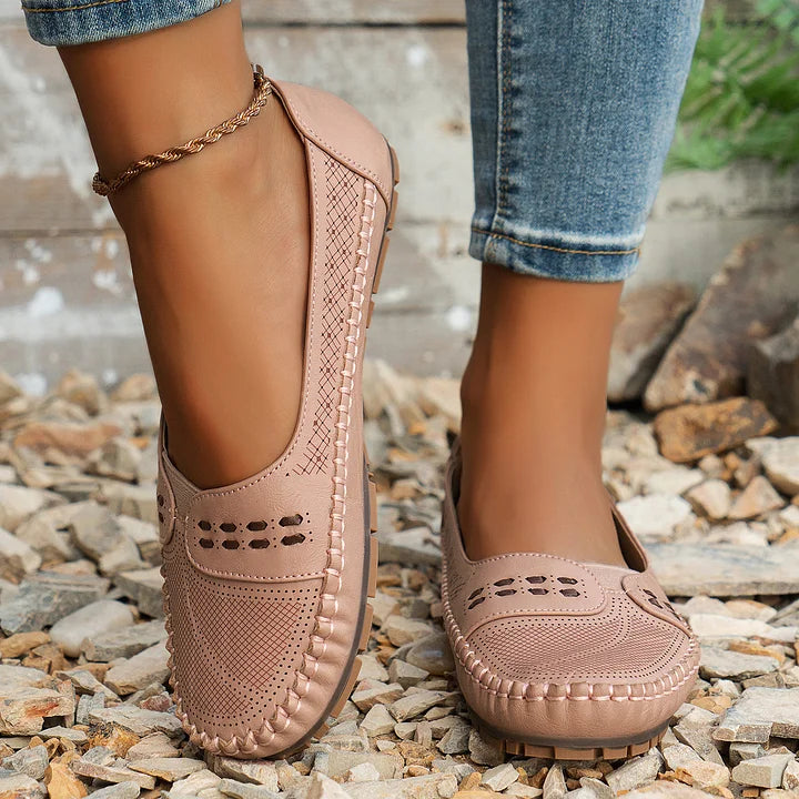 Mocassins femme perforés à enfiler avec semelle confort et bout carré