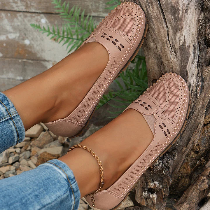 Mocassins femme perforés à enfiler avec semelle confort et bout carré
