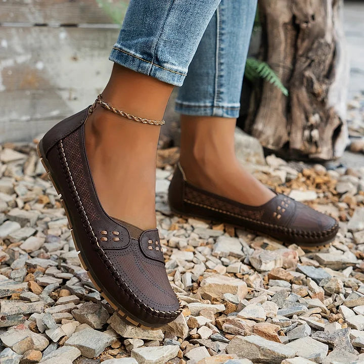 Mocassins femme perforés à enfiler avec semelle confort et bout carré
