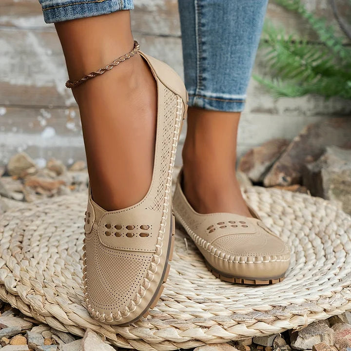 Mocassins femme perforés à enfiler avec semelle confort et bout carré