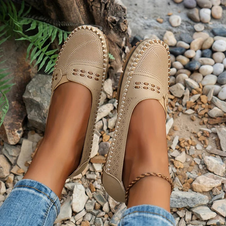 Mocassins femme perforés à enfiler avec semelle confort et bout carré