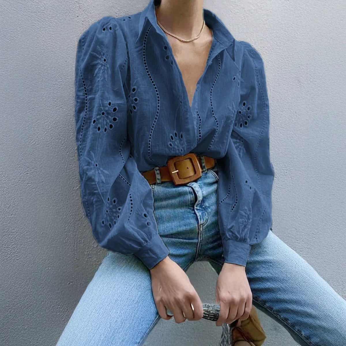 Blouse broderie anglaise femme manches longues col chemise boutonnée coupe ample