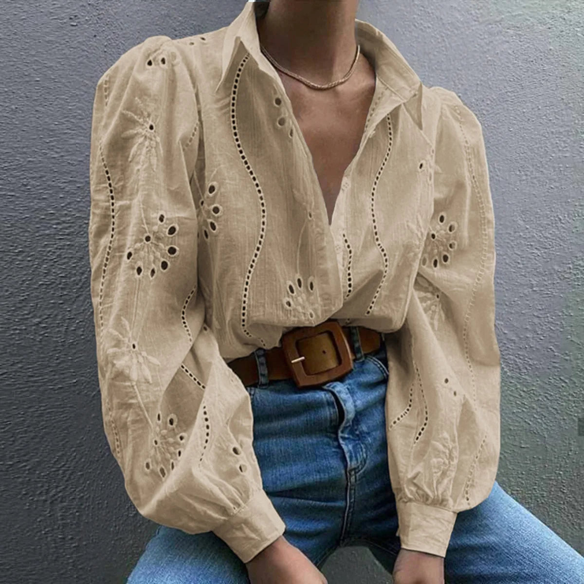 Blouse broderie anglaise femme manches longues col chemise boutonnée coupe ample