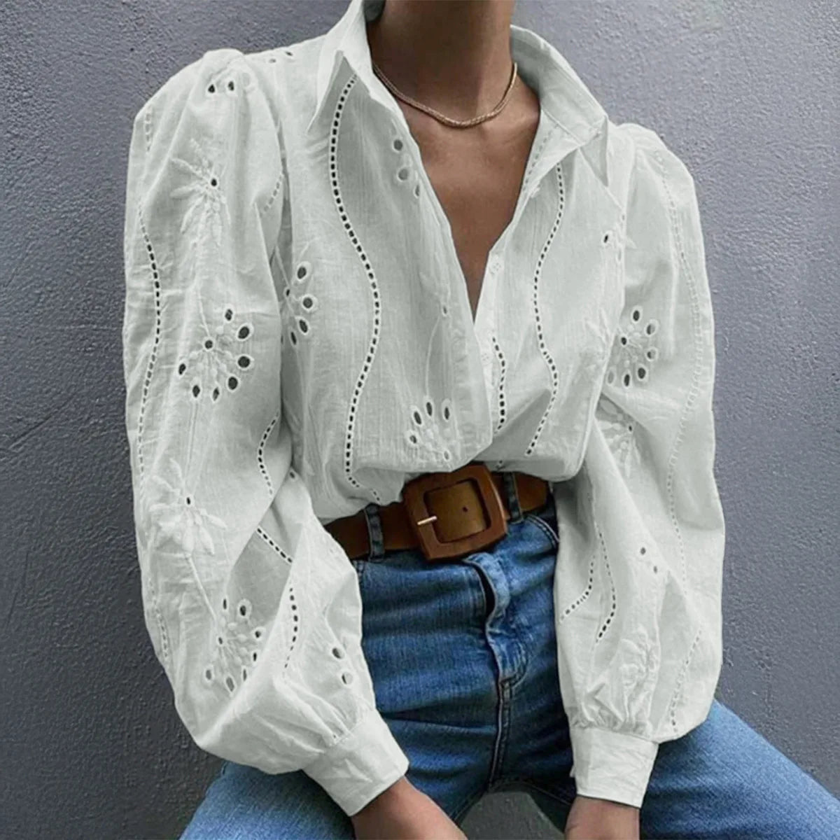 Blouse broderie anglaise femme manches longues col chemise boutonnée coupe ample
