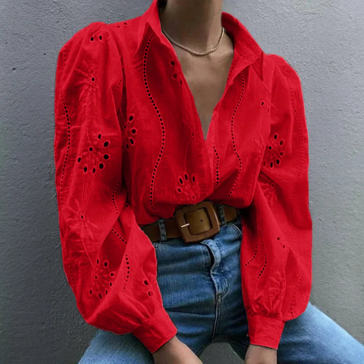 Blouse broderie anglaise femme manches longues col chemise boutonnée coupe ample