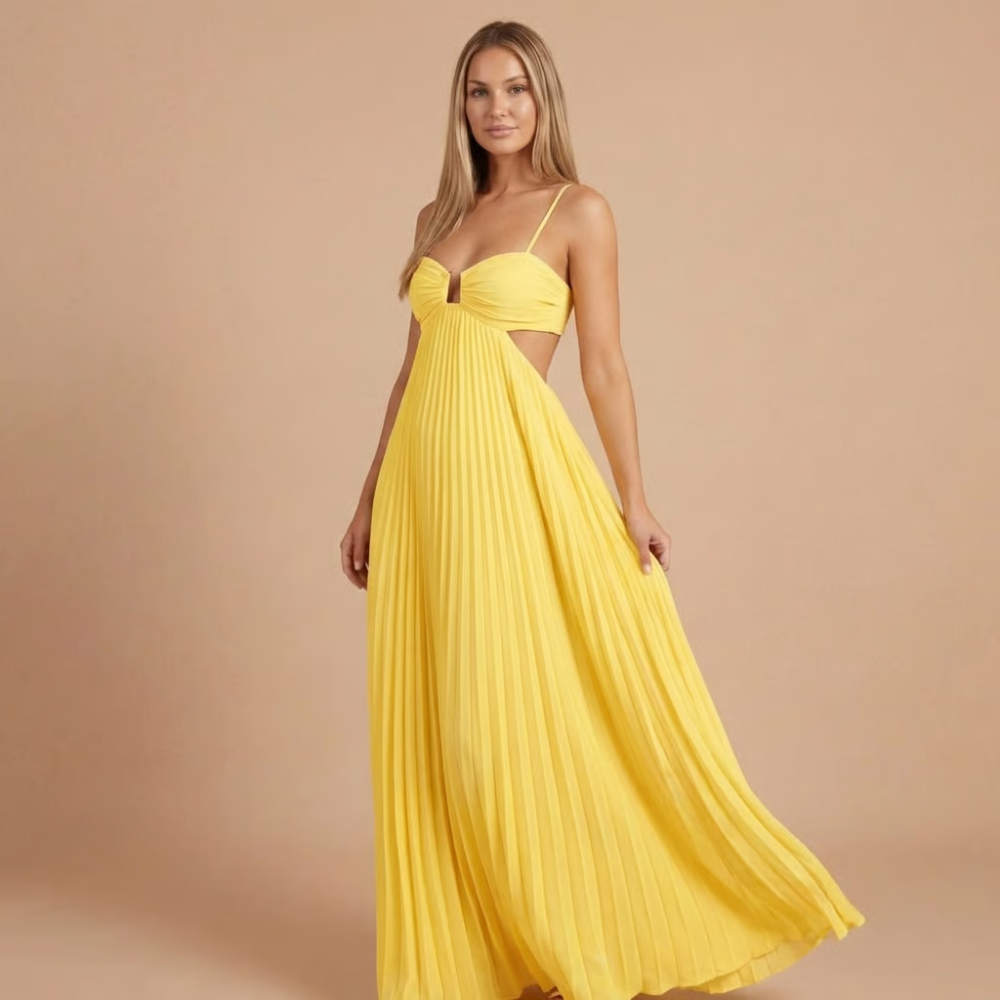 Robe longue invitée mariage plissée dos nu à découpes et col licou