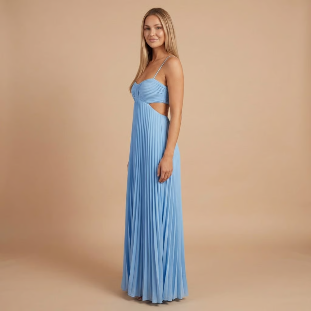 Robe longue invitée mariage plissée dos nu à découpes et col licou