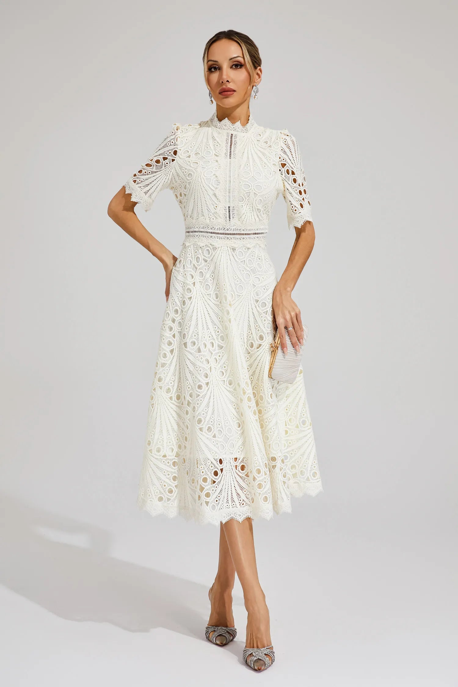 Robe midi dentelle femme manches courtes col montant coupe évasée élégante