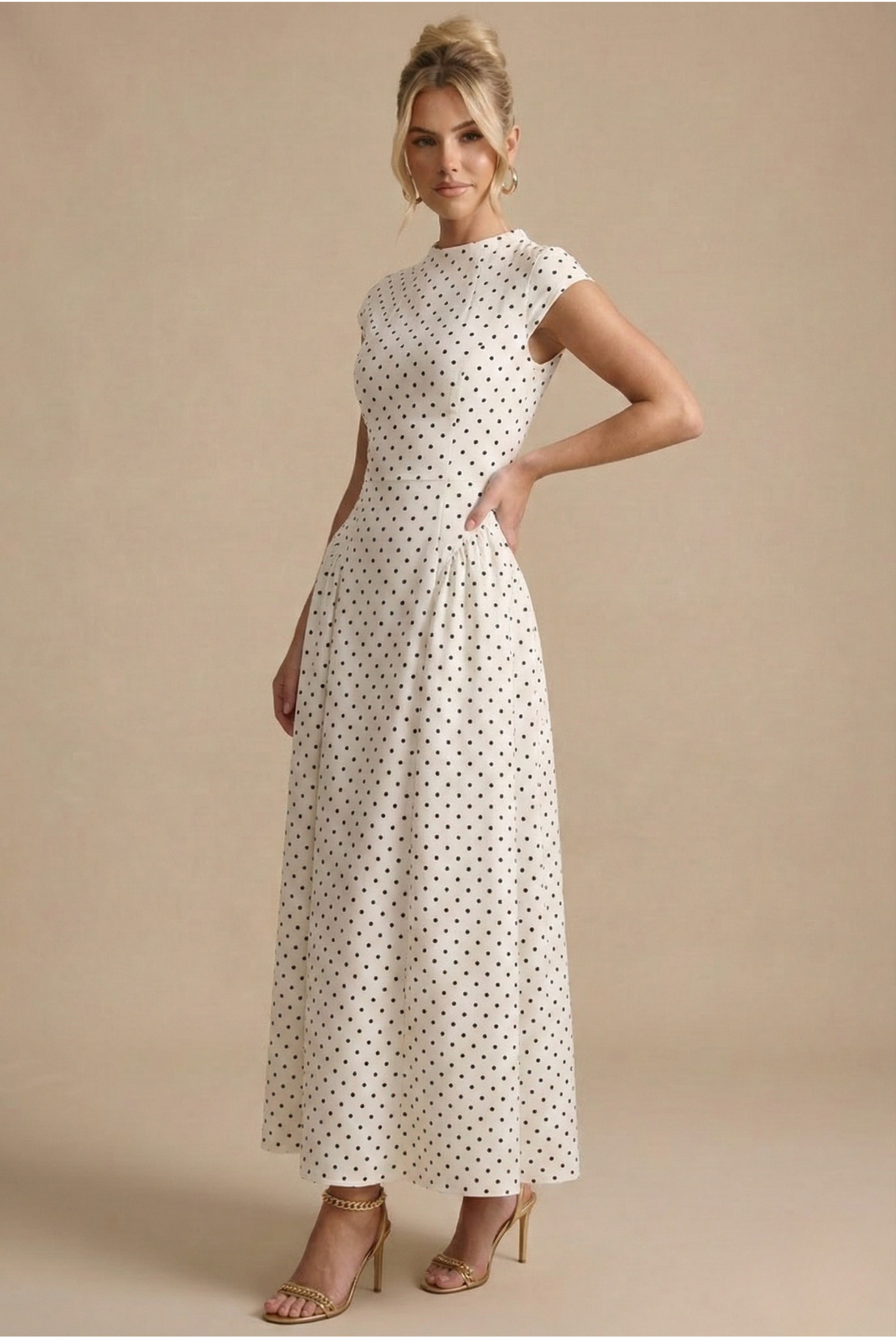 Robe longue femme à pois col montant manches courtes coupe cintrée élégante