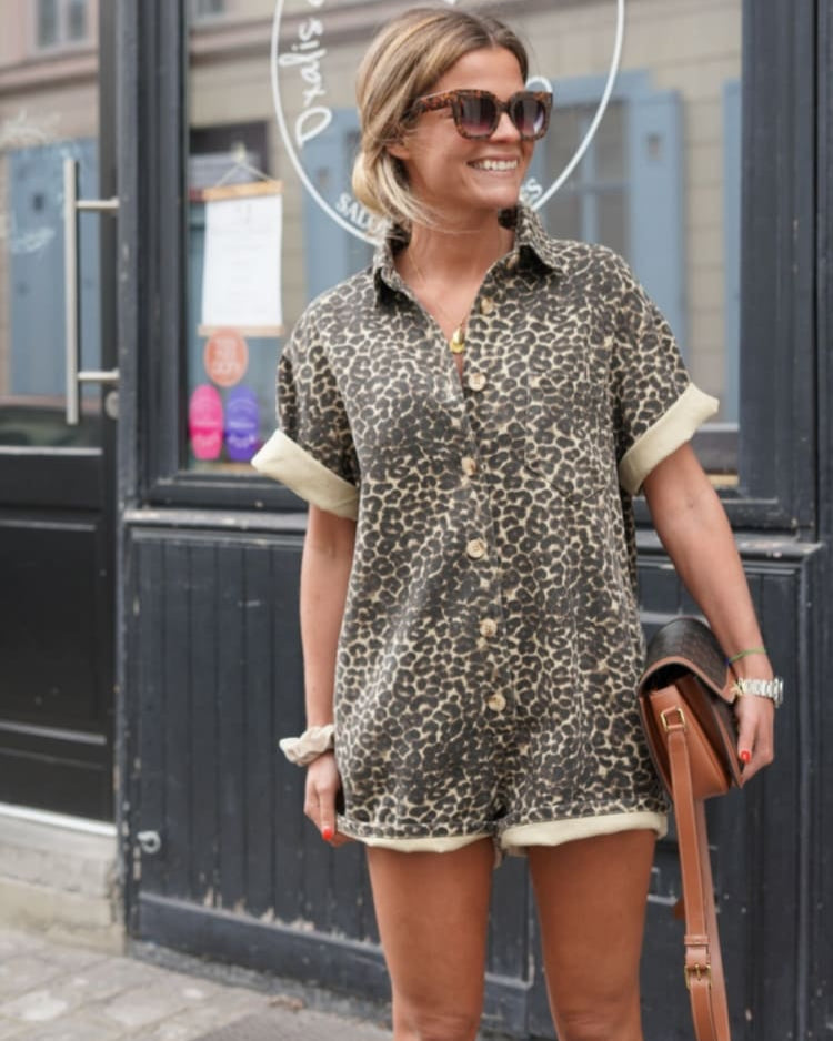 Combishort femme imprimé léopard col chemise manches courtes boutonné safari