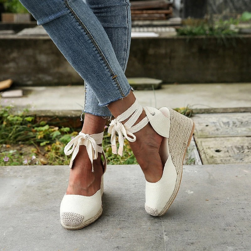 Sandales compensées femme à lacets style espadrille pour été et vacances