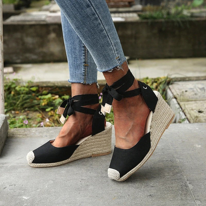 Sandales compensées femme à lacets style espadrille pour été et vacances