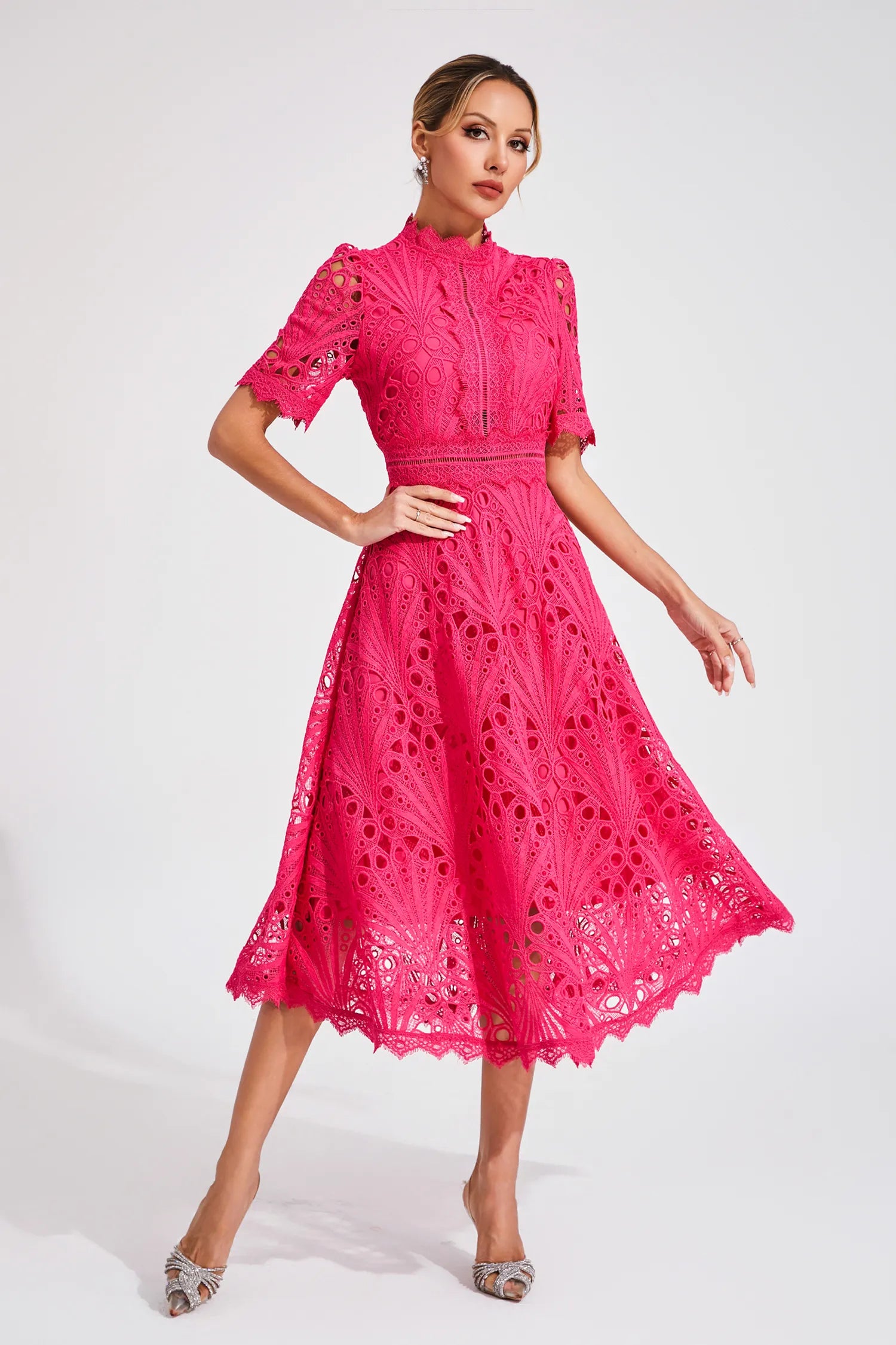 Robe midi dentelle femme manches courtes col montant coupe évasée élégante