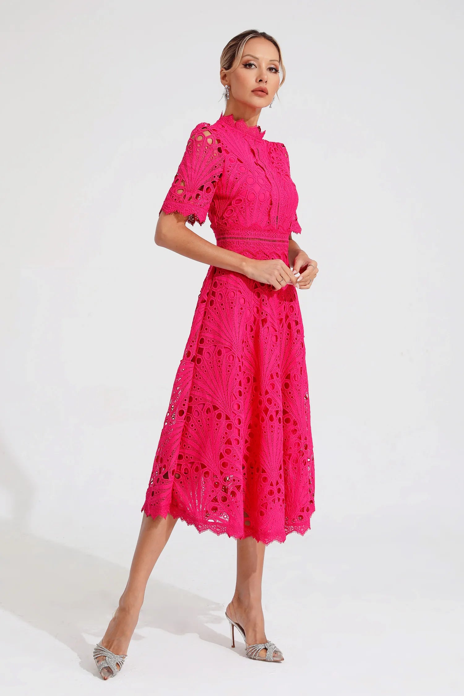 Robe midi dentelle femme manches courtes col montant coupe évasée élégante