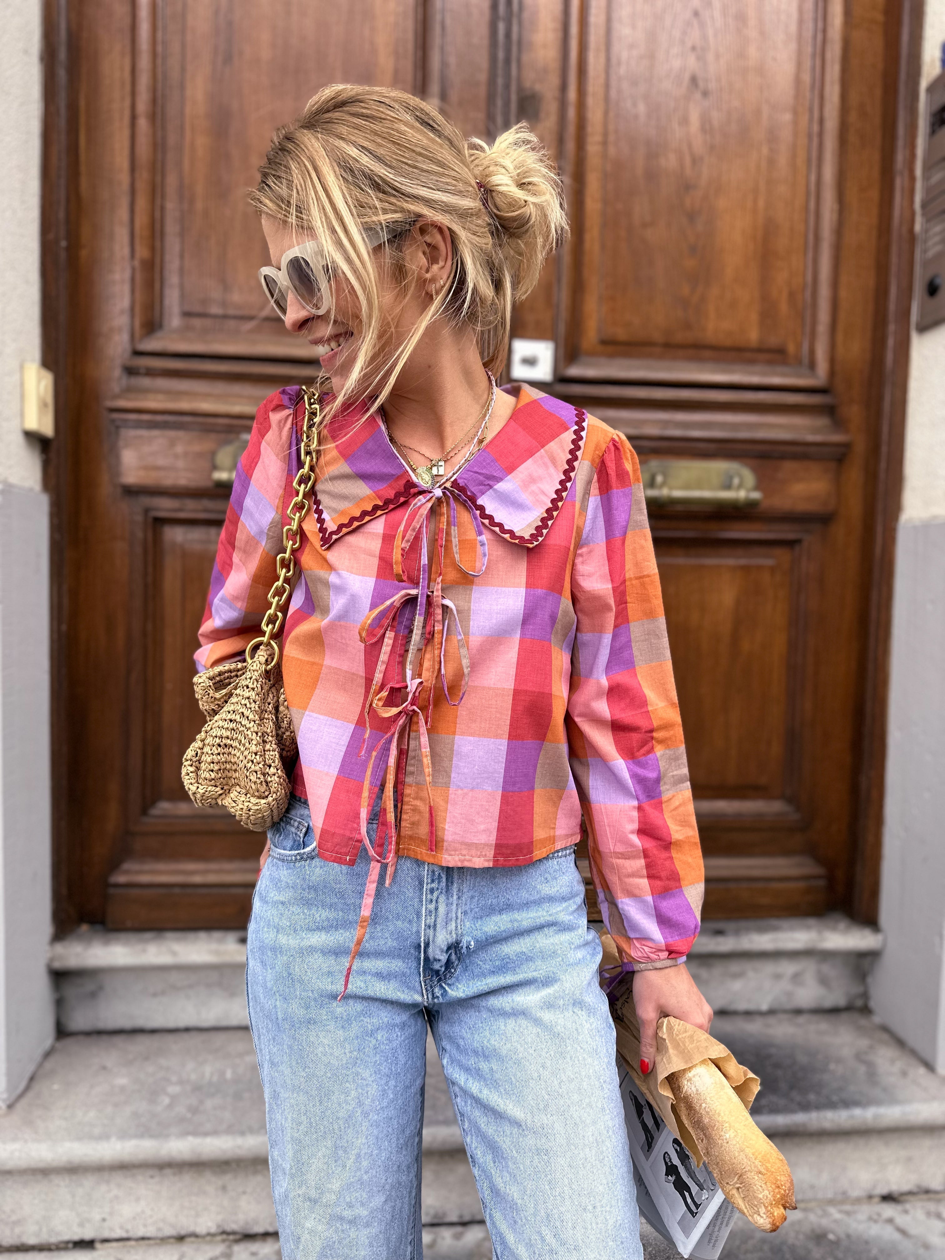Blouse femme à carreaux manches longues col large fermeture à nouer cropped