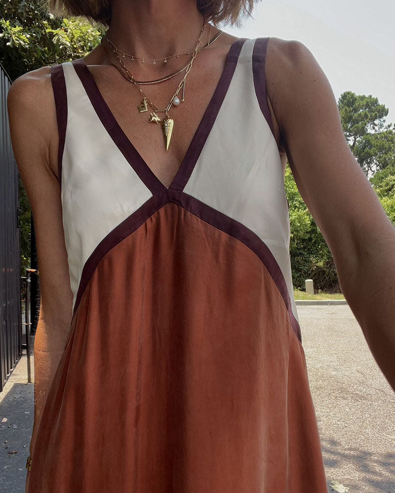Robe longue femme satinée à bretelles avec col V et détails contrastés
