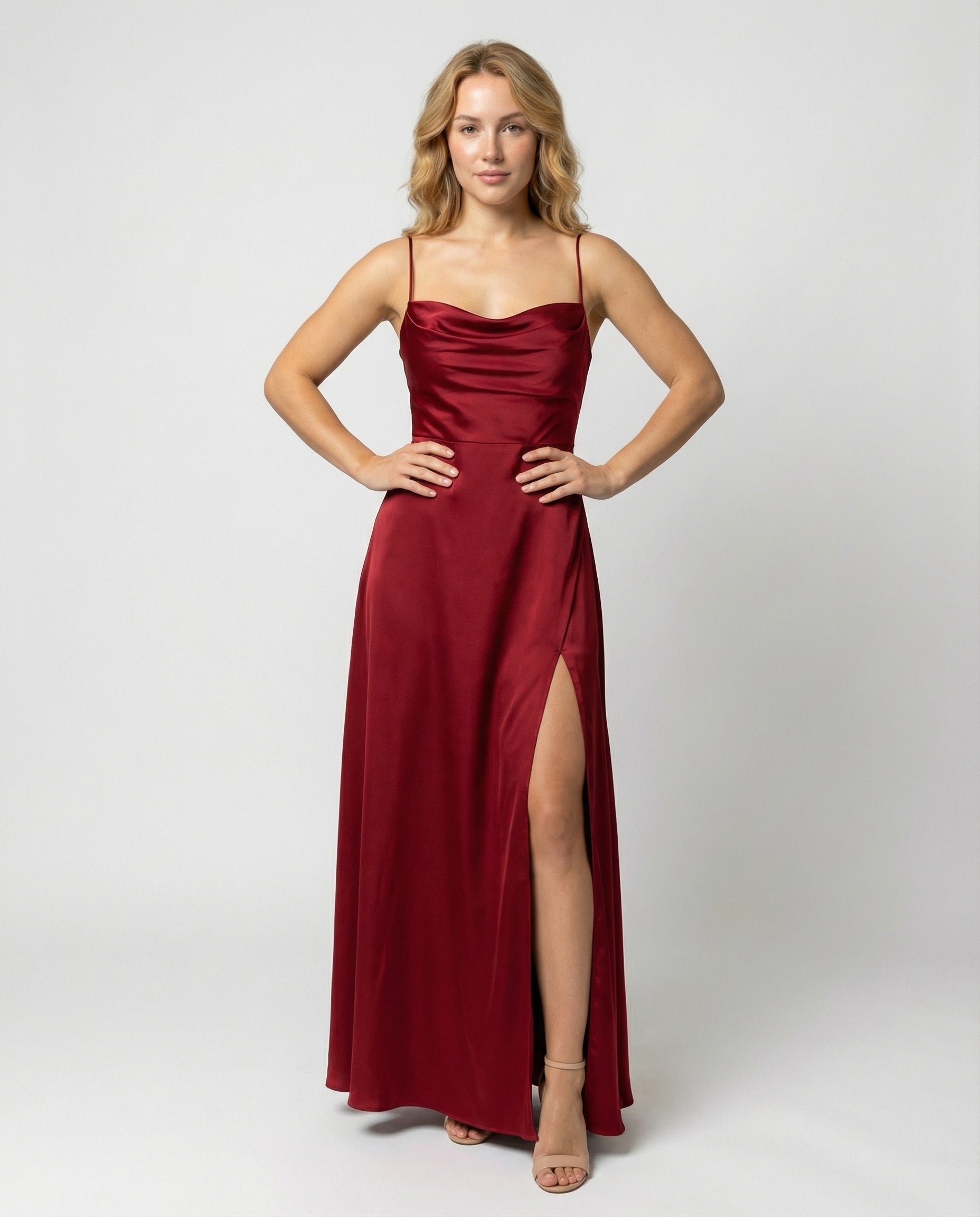 Robe longue femme satin col bénitier fente haute fines bretelles