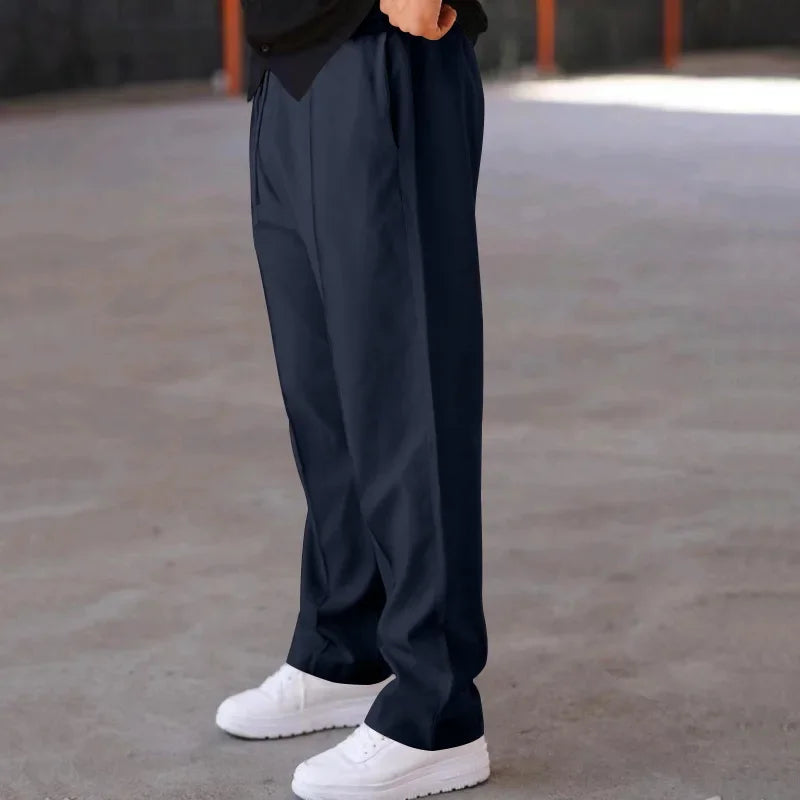 Pantalon homme coupe ample style costume avec cordon de serrage et plis marqués