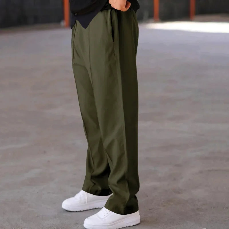 Pantalon homme coupe ample style costume avec cordon de serrage et plis marqués