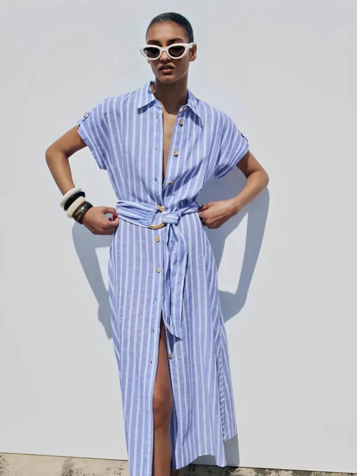 Robe chemise femme rayée ceinture nouée manches courtes longueur midi