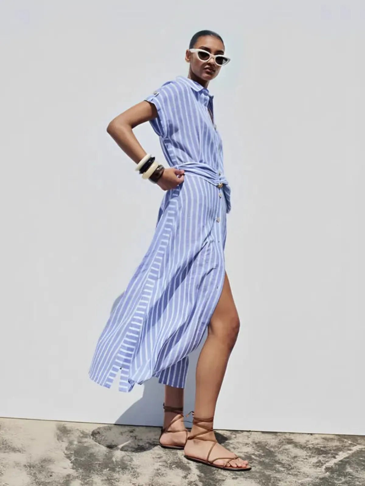 Robe chemise femme rayée ceinture nouée manches courtes longueur midi
