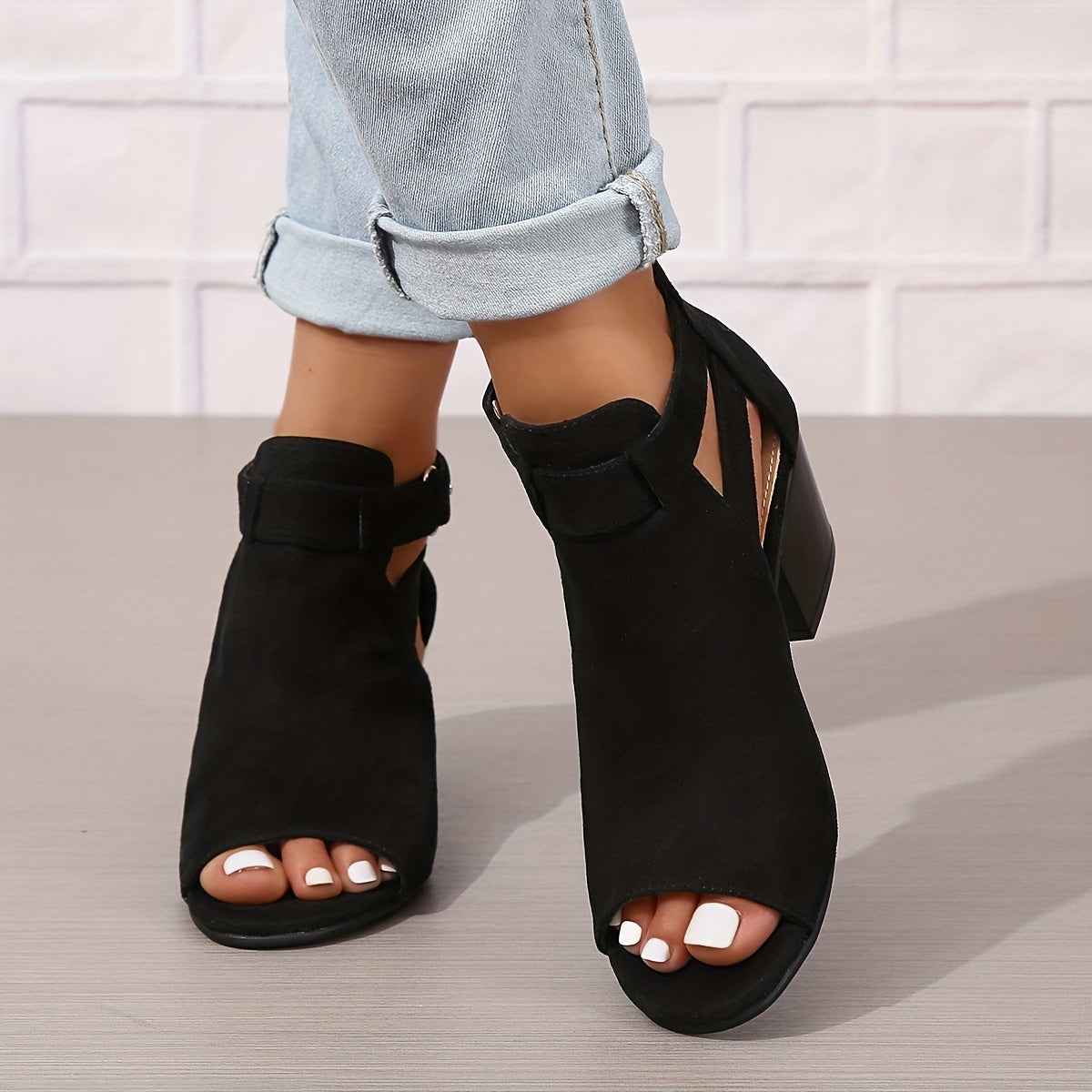 Sandales femme à talon bloc bride cheville bout ouvert découpé