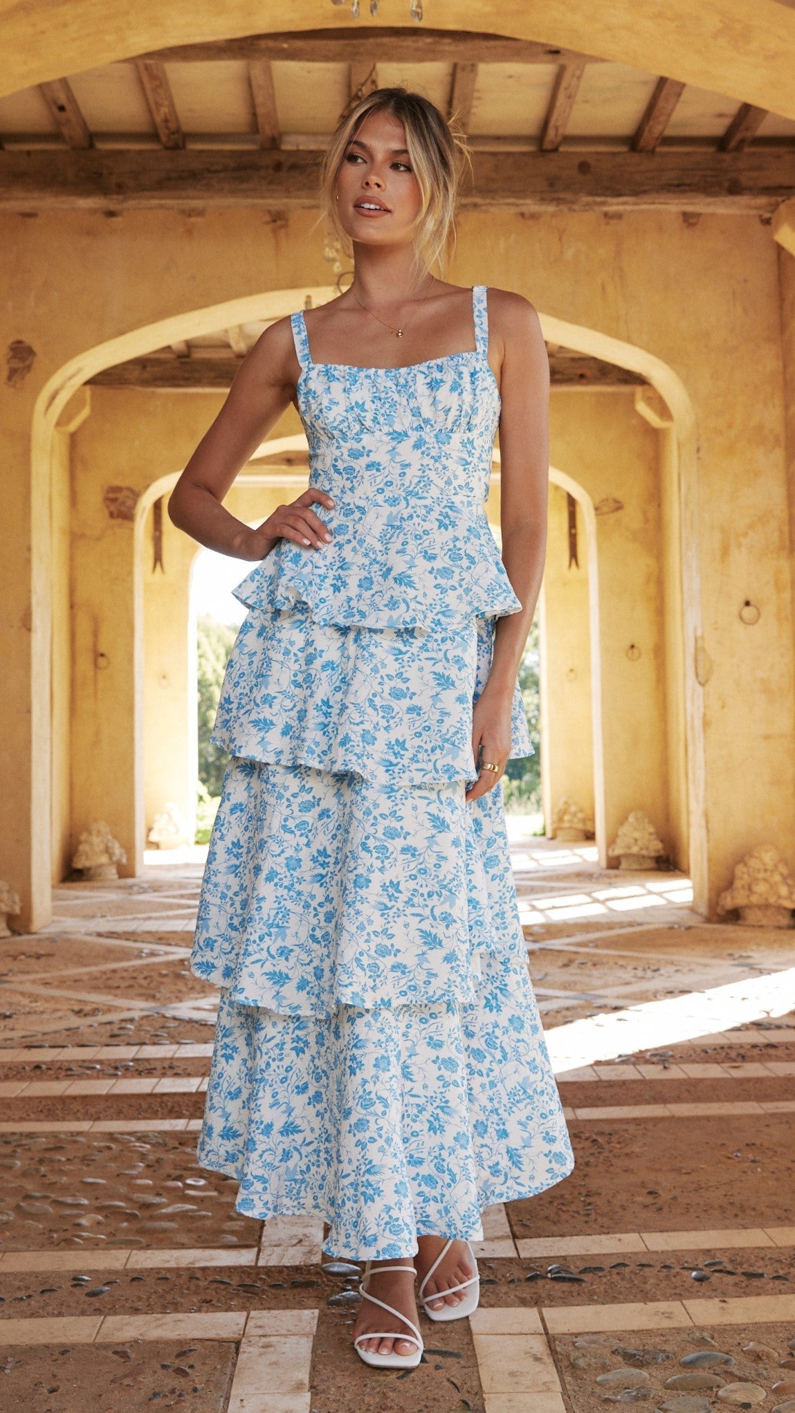 Robe longue femme invitée mariage à fleurs col carré à volants