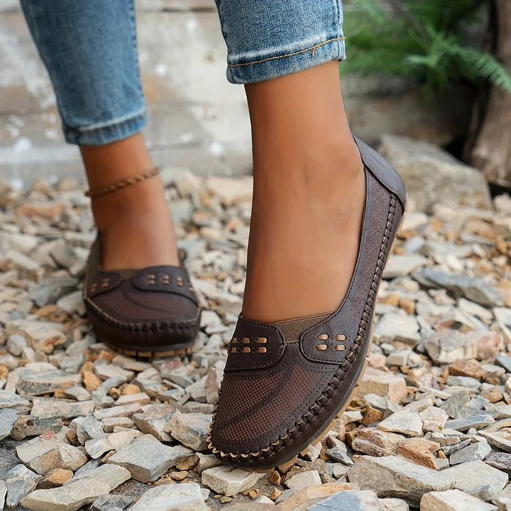 Mocassins femme perforés à enfiler avec semelle confort et bout carré