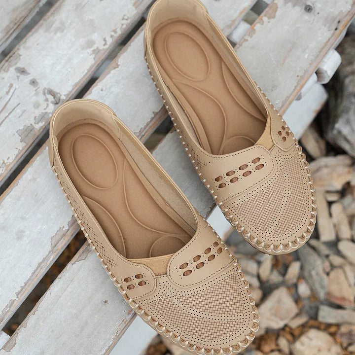 Mocassins femme perforés à enfiler avec semelle confort et bout carré