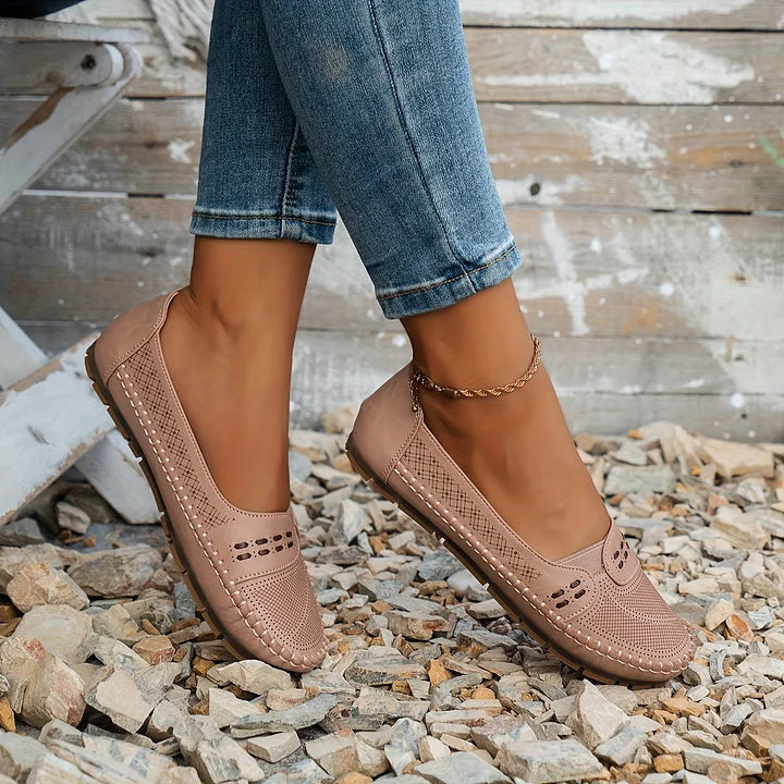 Mocassins femme perforés à enfiler avec semelle confort et bout carré