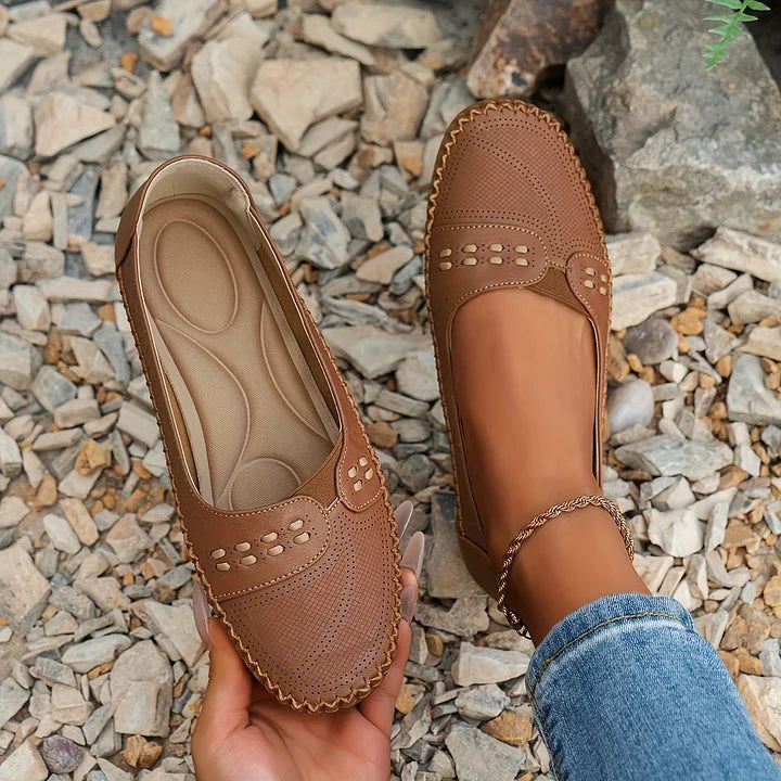 Mocassins femme perforés à enfiler avec semelle confort et bout carré